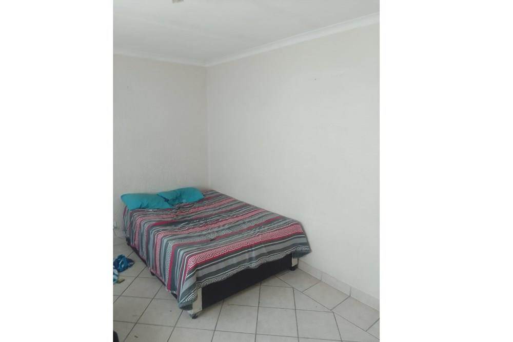 4 Bed House in Turffontein photo number 8