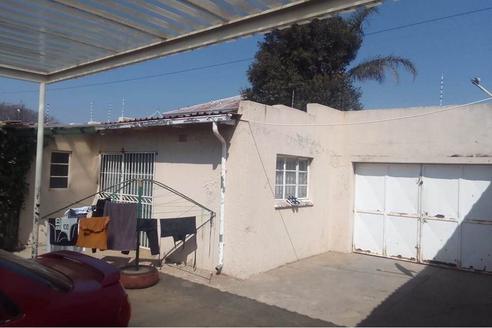 4 Bed House in Turffontein photo number 5