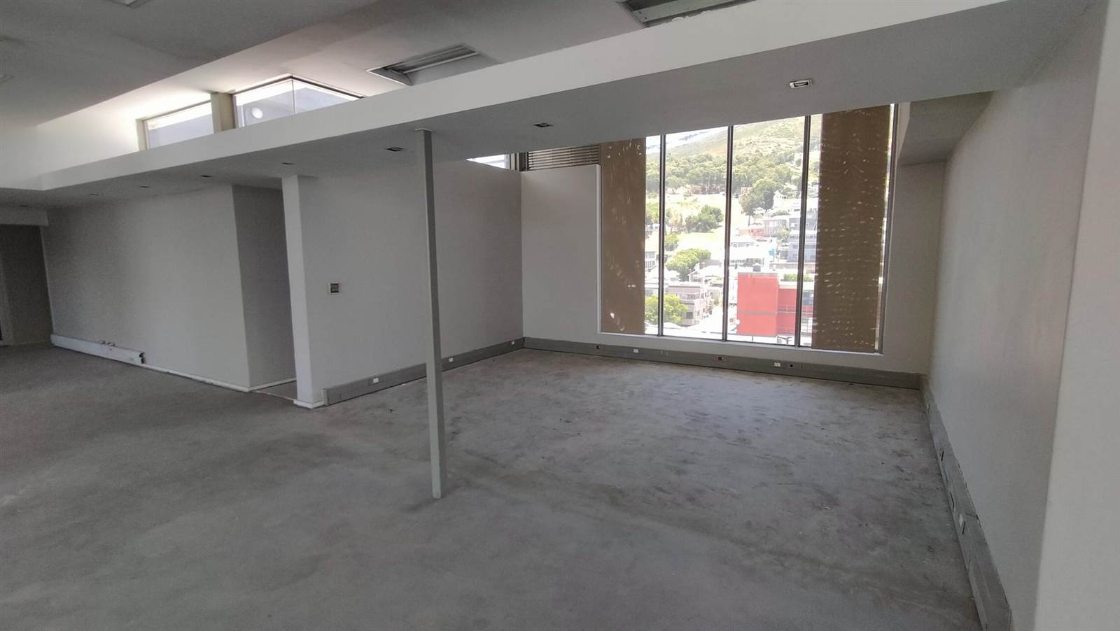 784  m² Office Space in Cape Town City Centre photo number 4
