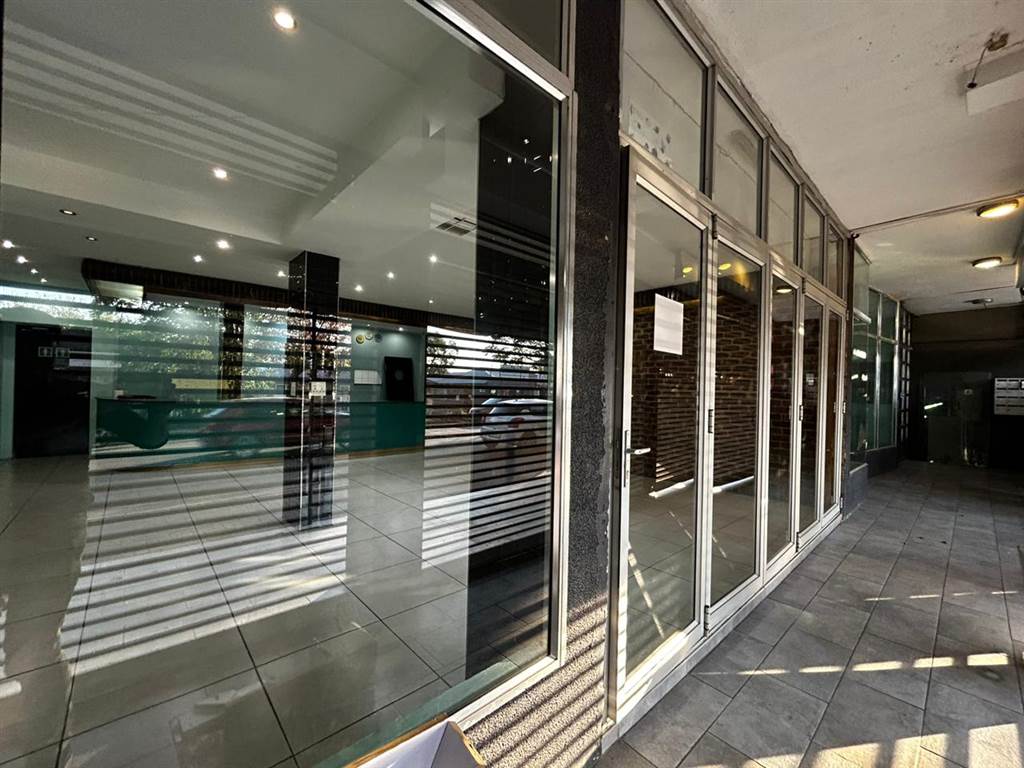 104  m² Commercial space in Greenside photo number 2