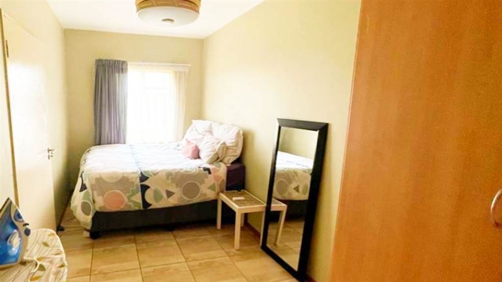 1 Bed Apartment in Braamfontein Werf photo number 6