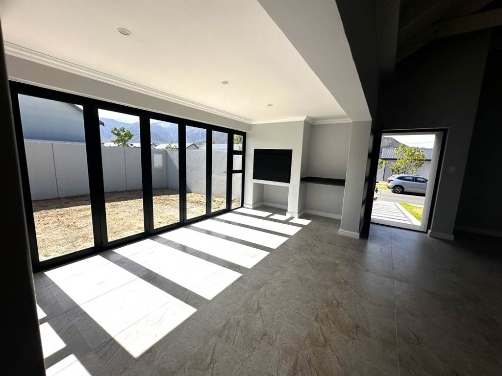 4 Bed House in Paarl photo number 5