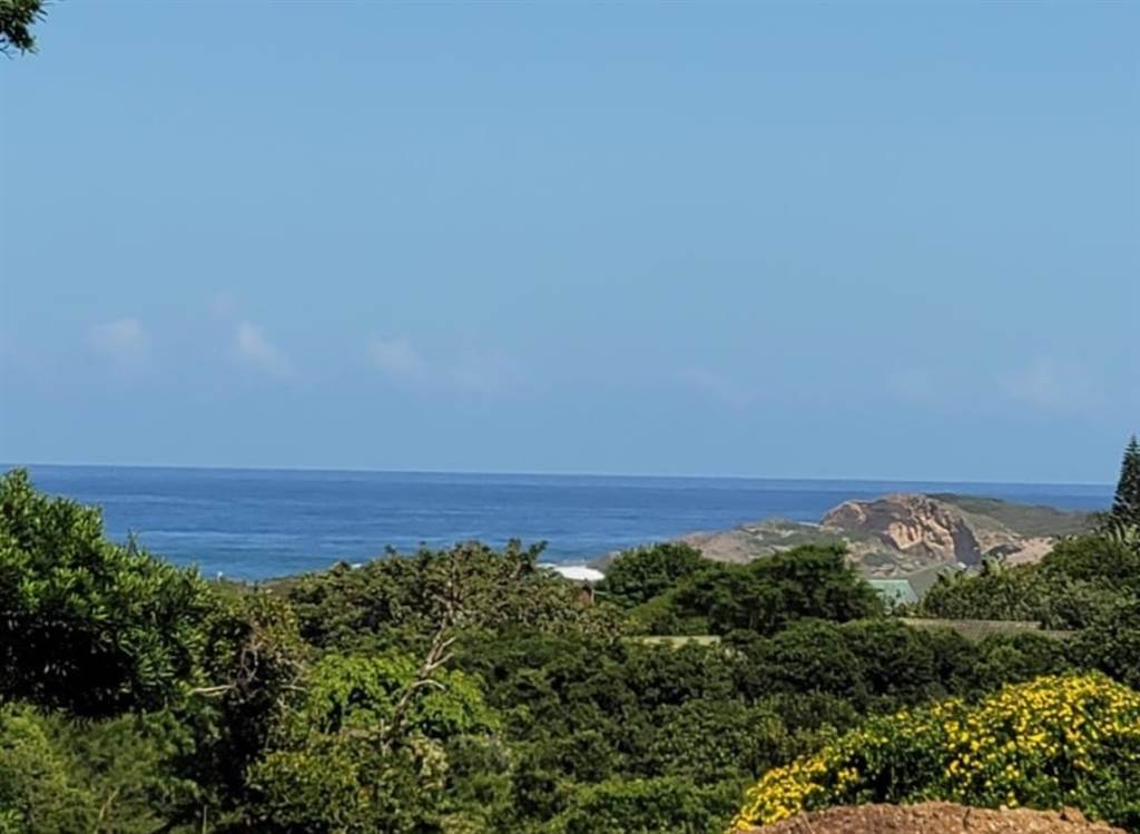 680 m² Land available in Cove Rock photo number 1