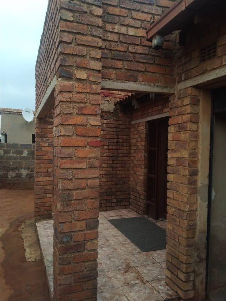 3 Bed House in Ivory Park photo number 1