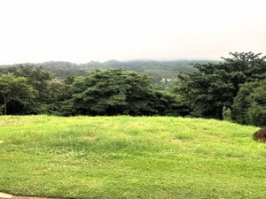 1033 m² Land available in Victoria Country Club Estate