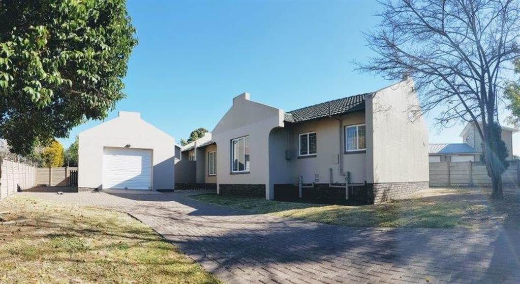 9 Bed House in Secunda photo number 5