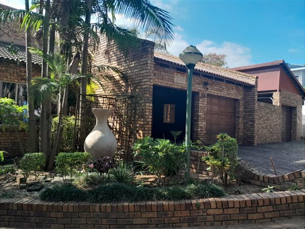 5 Bedroom House 5 Bedroom House