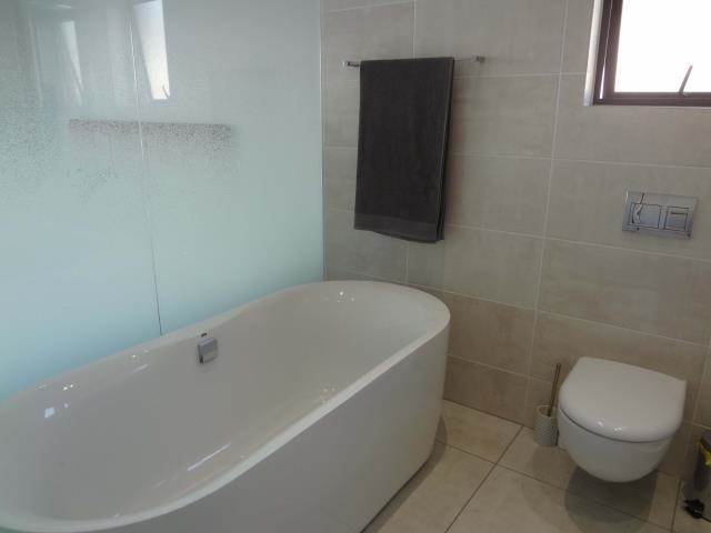 2 Bed Apartment in Waterfall Estate photo number 12