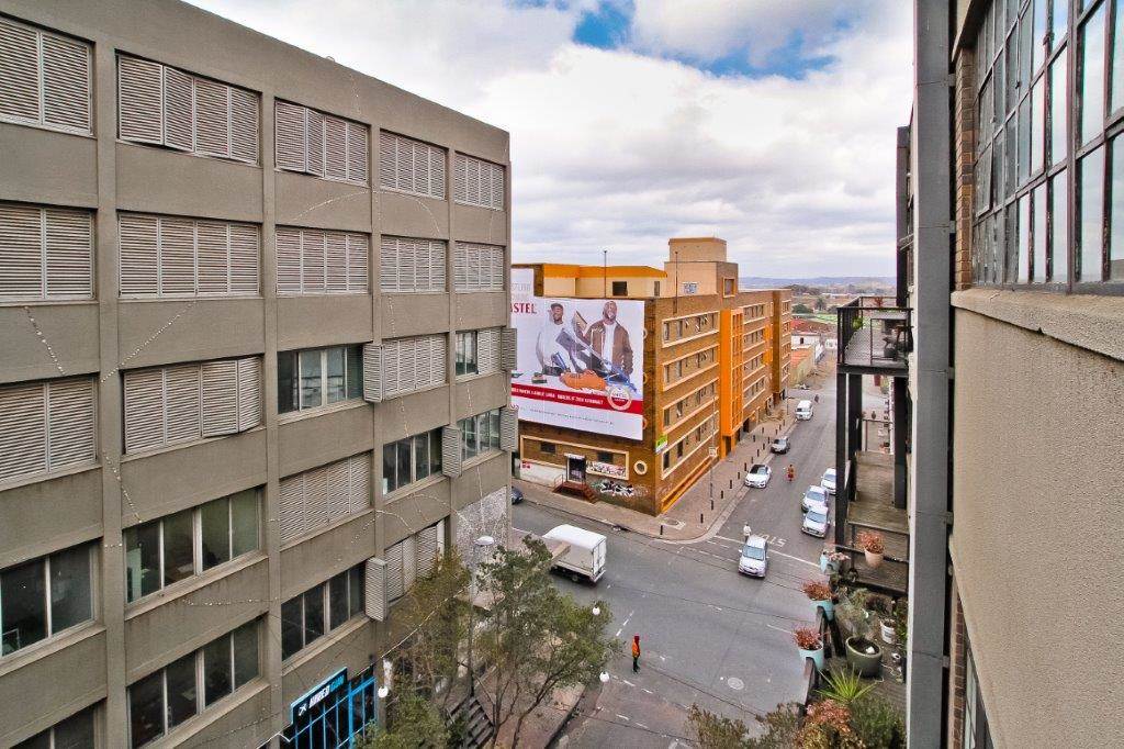 1 Bed Apartment in Maboneng photo number 11