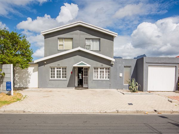 5 Bed House in Crawford