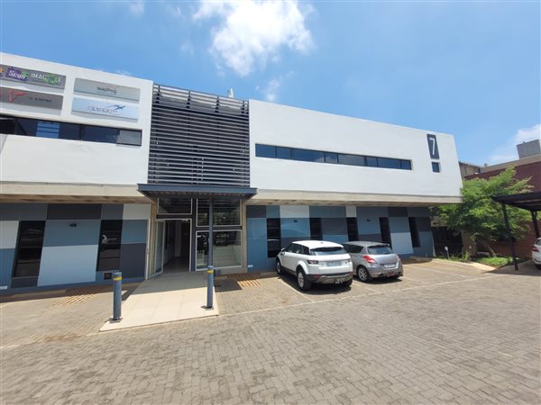 157  m² Commercial space