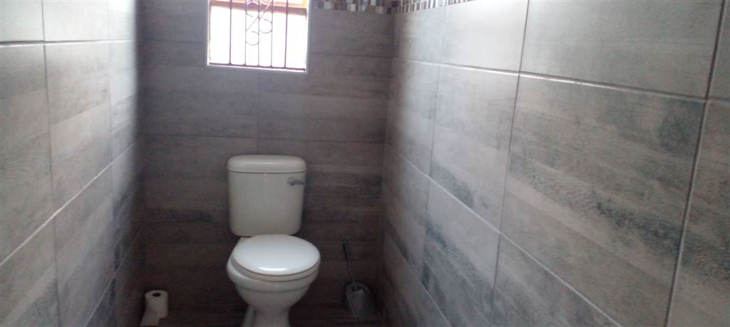 3 Bed House in Lesedi Park photo number 9