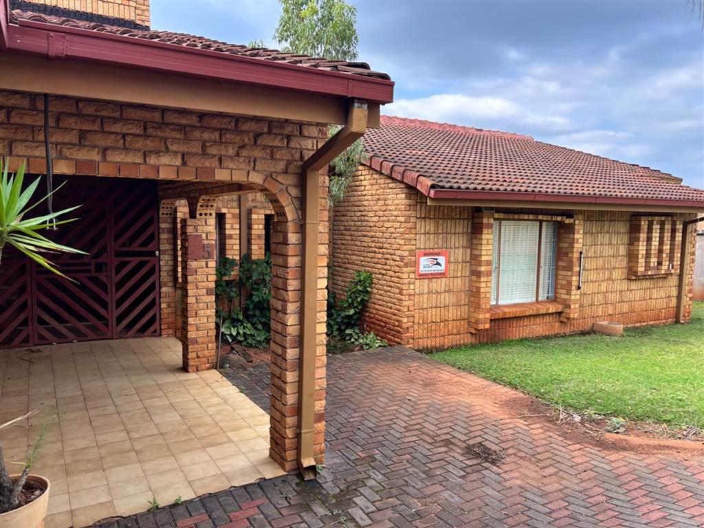 4 Bed House for sale in Barberton T4526076 Private Property