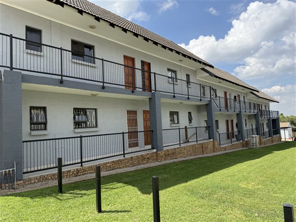 1 Bedroom Flat 1 Bedroom Flat