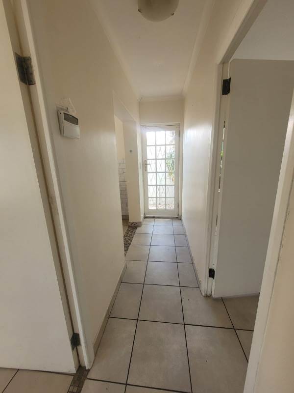 2 Bed Townhouse in Wynberg photo number 6