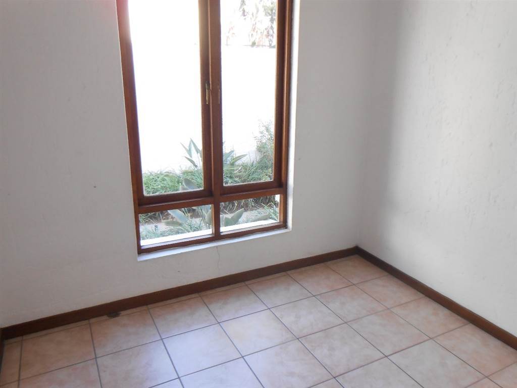 3 Bed Townhouse in Sunninghill photo number 13