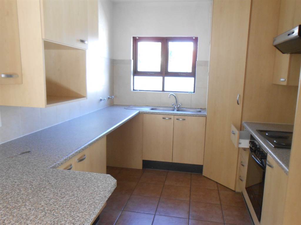 3 Bed Townhouse in Sunninghill photo number 10