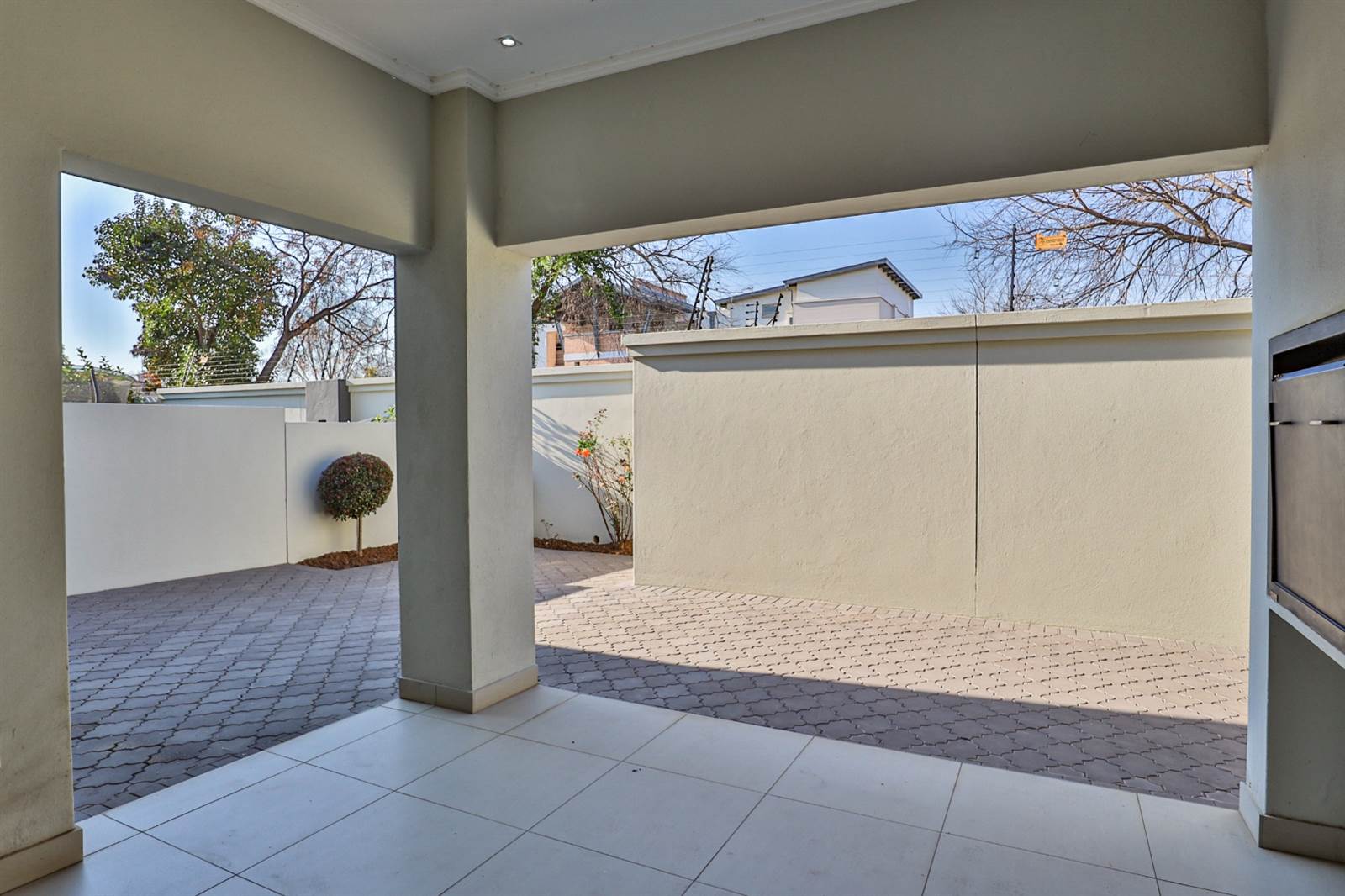 3 Bed Townhouse in Lonehill photo number 28