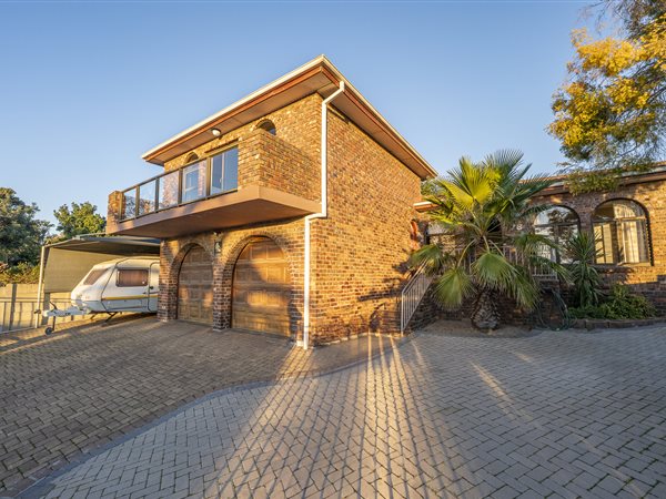 5 Bedroom House 5 Bedroom House