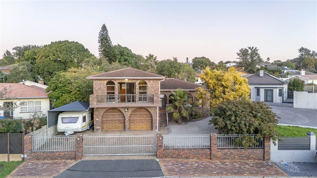 5 Bedroom House 5 Bedroom House