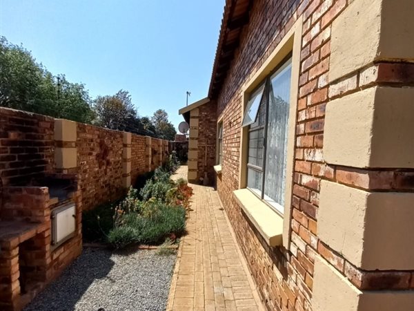 3 Bedroom Townhouse 3 Bedroom Townhouse