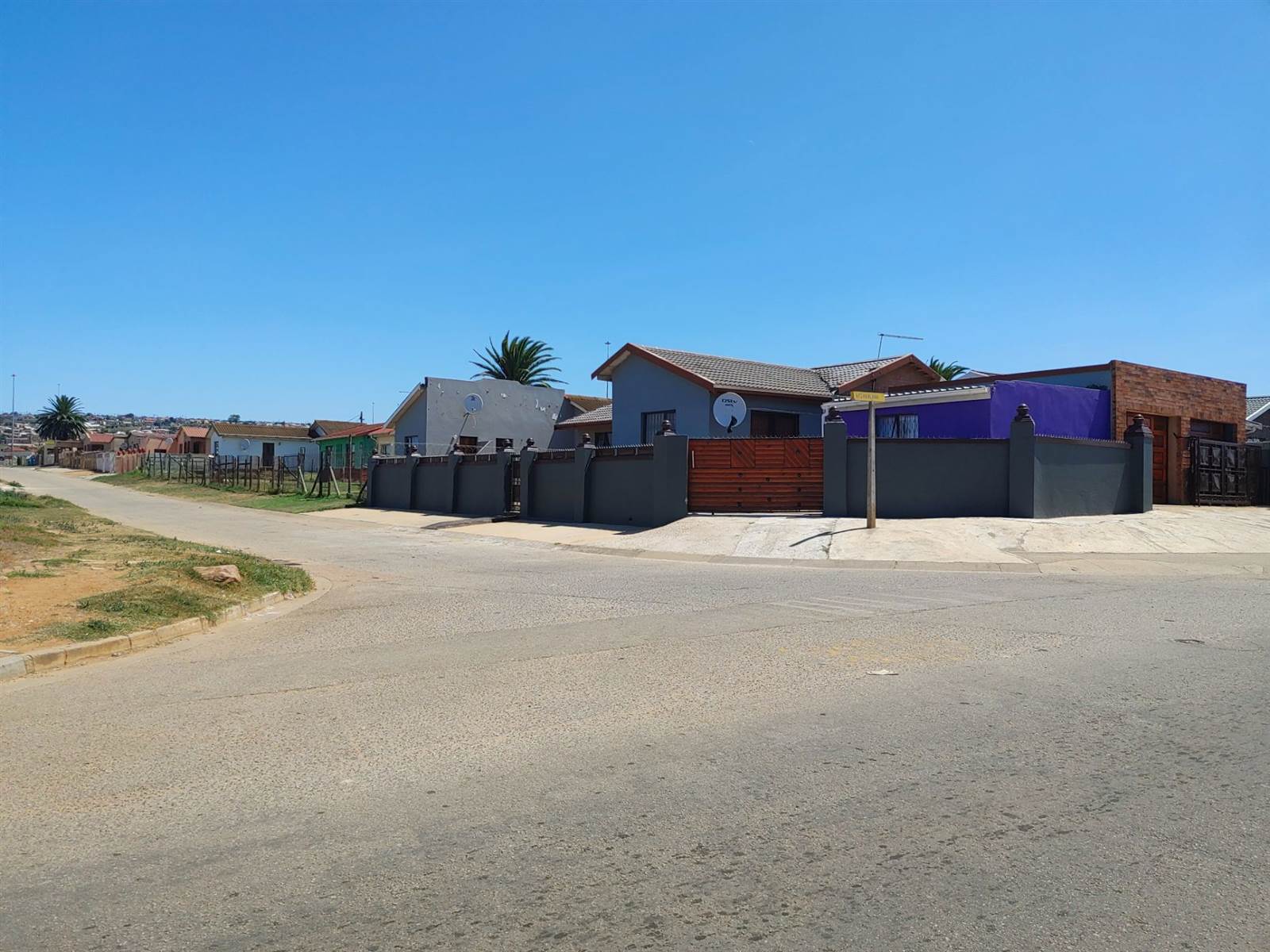 3 Bed House in Uitenhage Central photo number 1