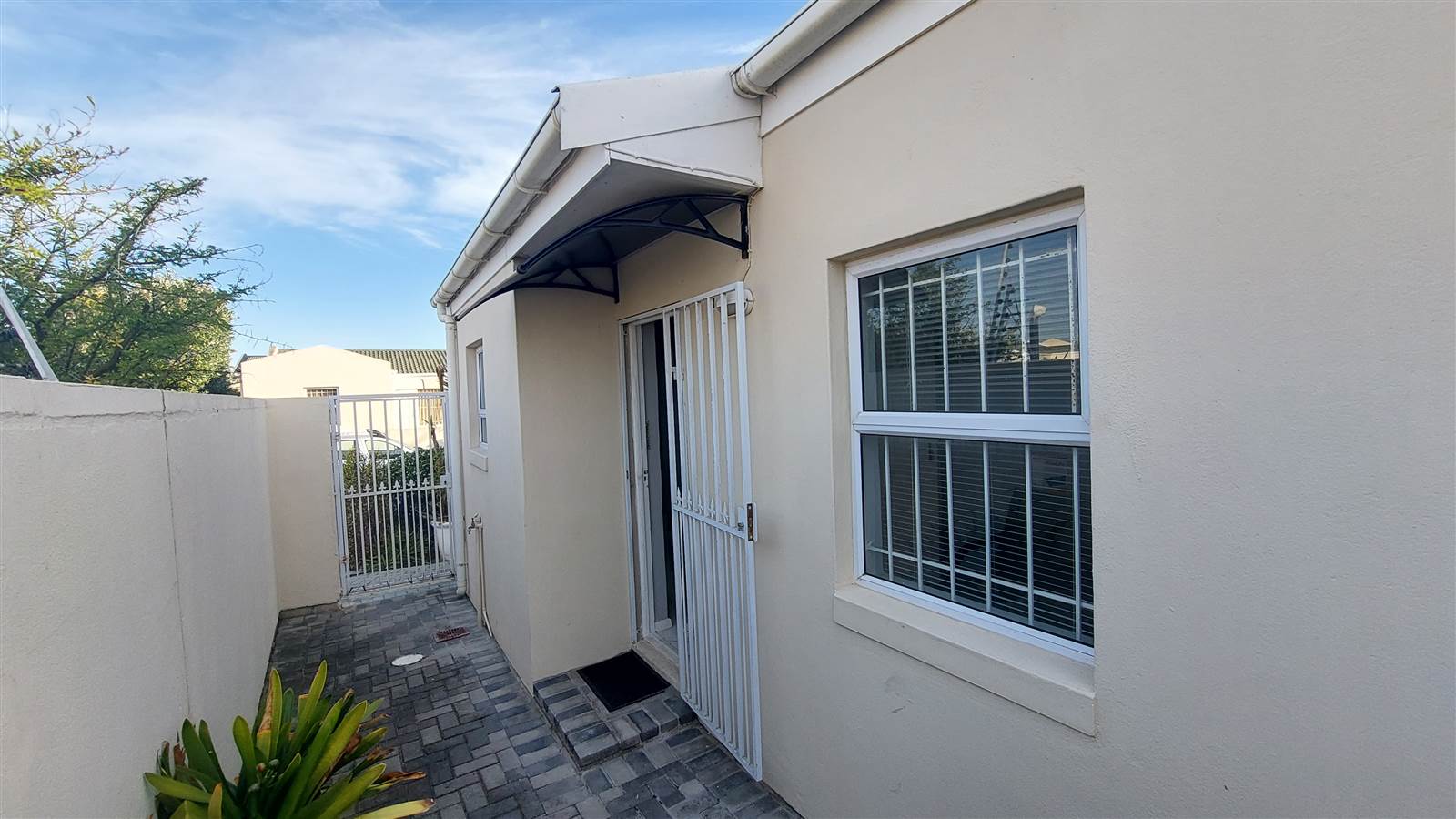 1 Bed House in Muizenberg photo number 10