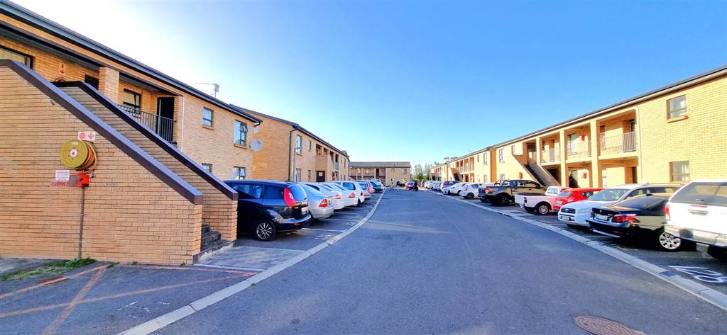 2 Bed Apartment in Fairview Golf Estate photo number 9