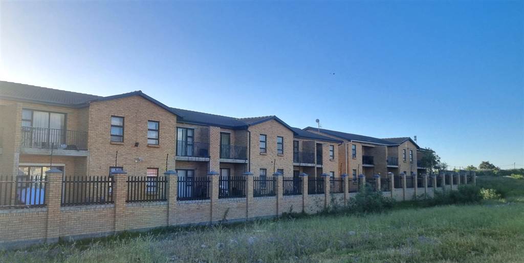 2 Bed Apartment in Fairview Golf Estate photo number 11