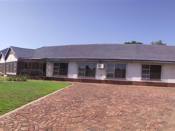 4 Bedroom House 4 Bedroom House