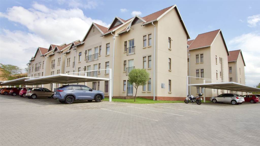 3 Bed Apartment in Kosmosdal photo number 1