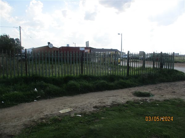 275 m² Land available in Mayfield