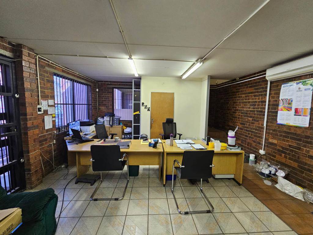 1060  m² Industrial space in Selby photo number 16