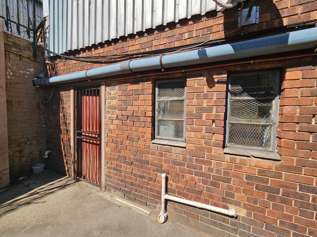 1060  m² Industrial space in Selby photo number 2