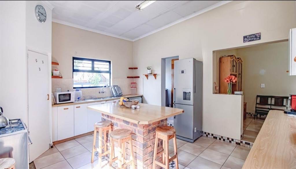 4 Bed House in Doringkloof photo number 3
