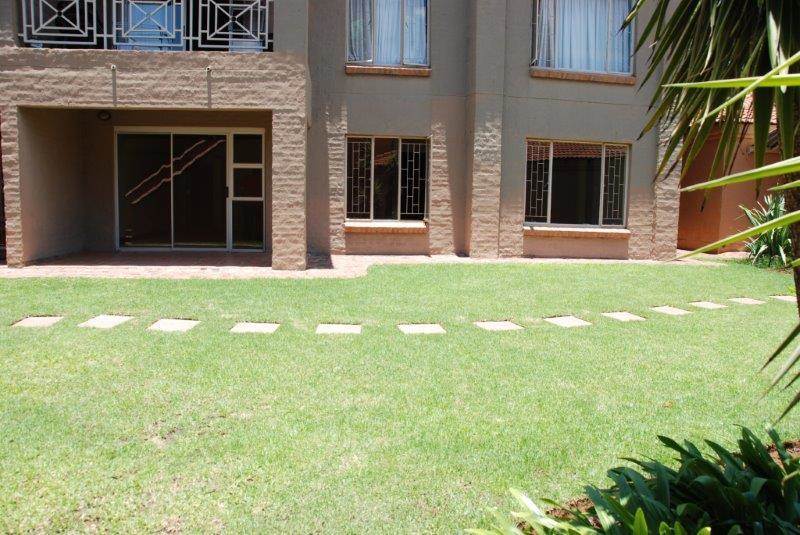 3 Bed Townhouse in Rustenburg photo number 1