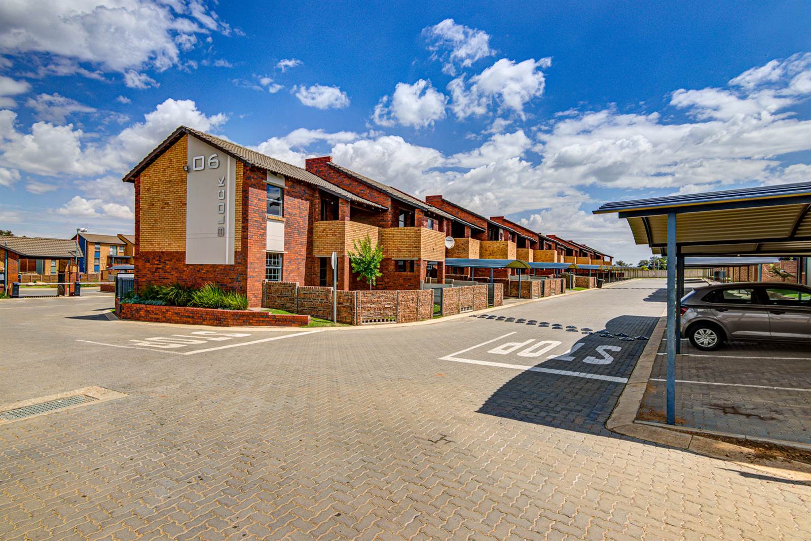 2 Bed Apartment in Pimville photo number 2