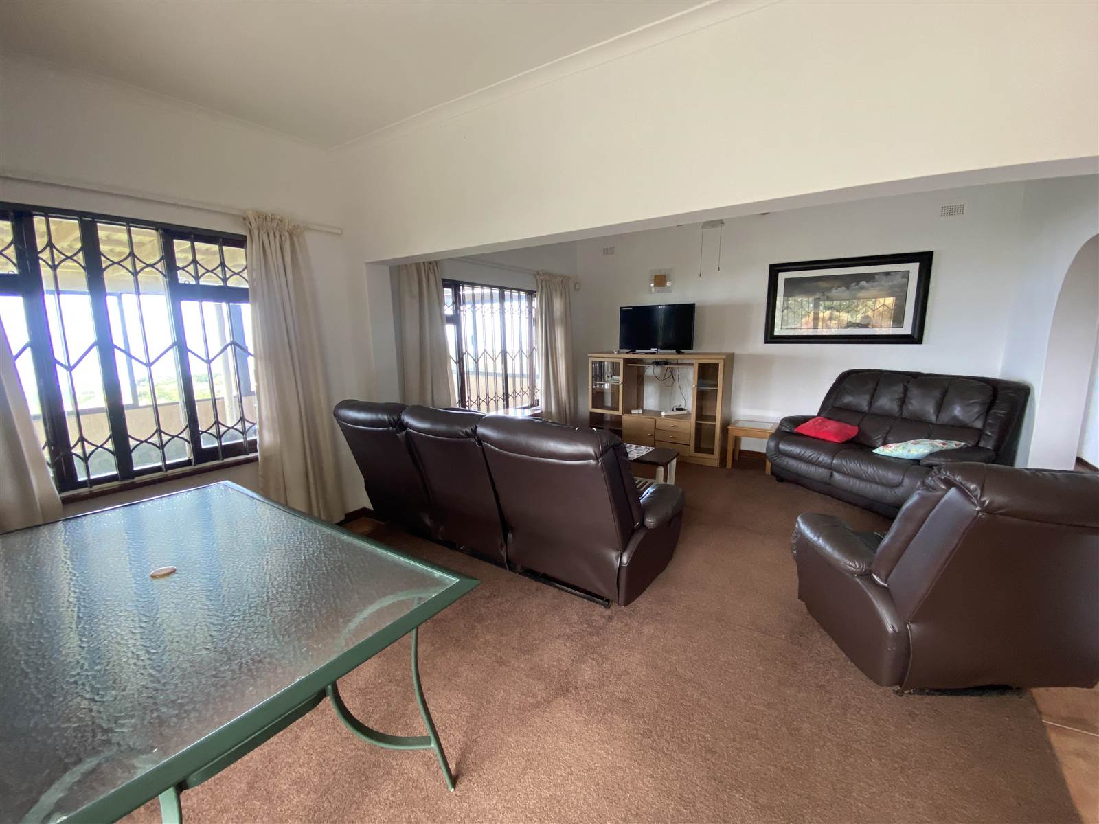 3 Bed Apartment in Umtentweni photo number 9