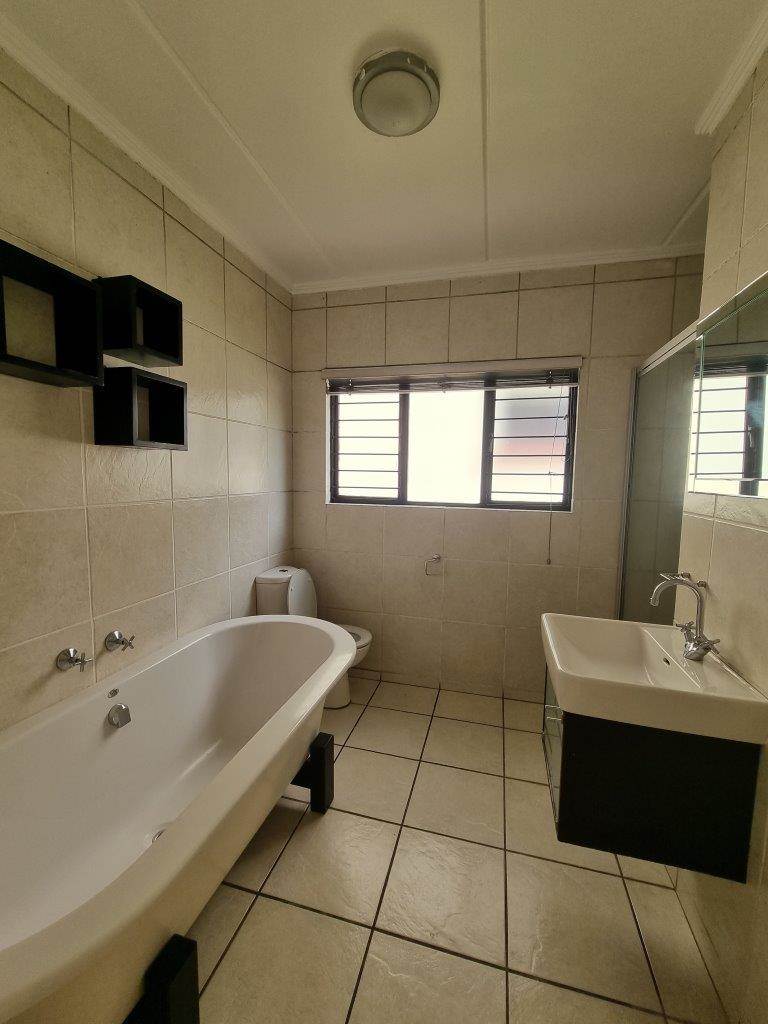 2 Bed House in Sunninghill photo number 14
