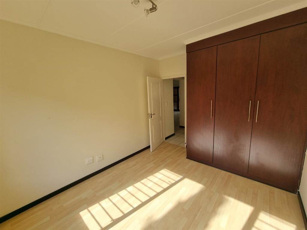 2 Bed House in Sunninghill photo number 13