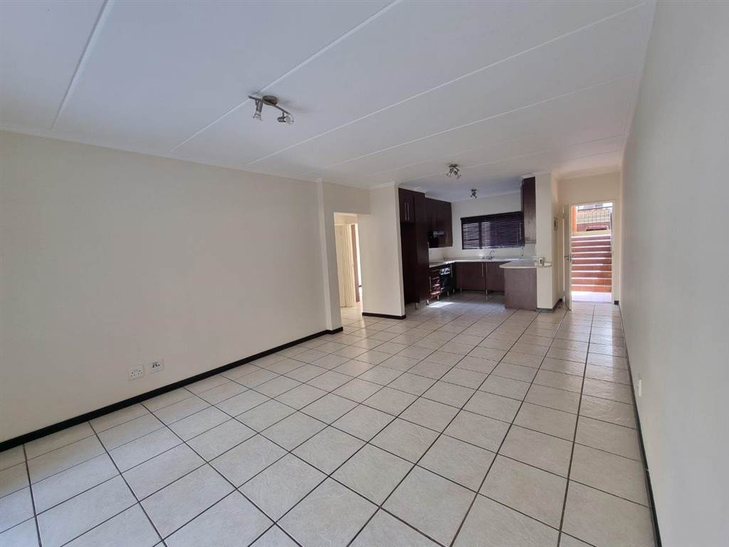 2 Bed House in Sunninghill photo number 9