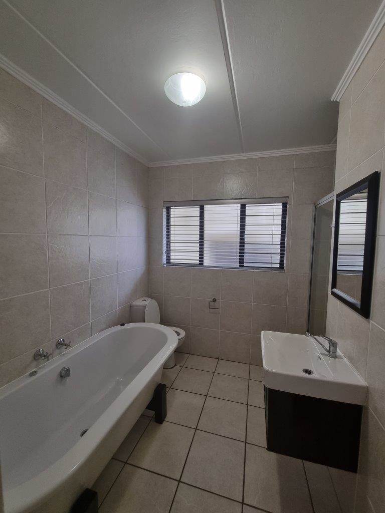 2 Bed House in Sunninghill photo number 6