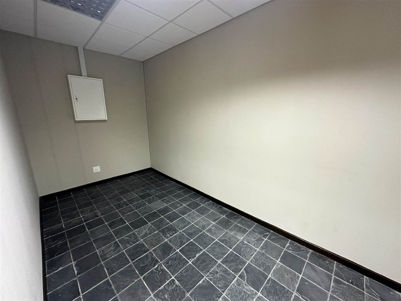 142  m² Commercial space in Tyger Valley photo number 11