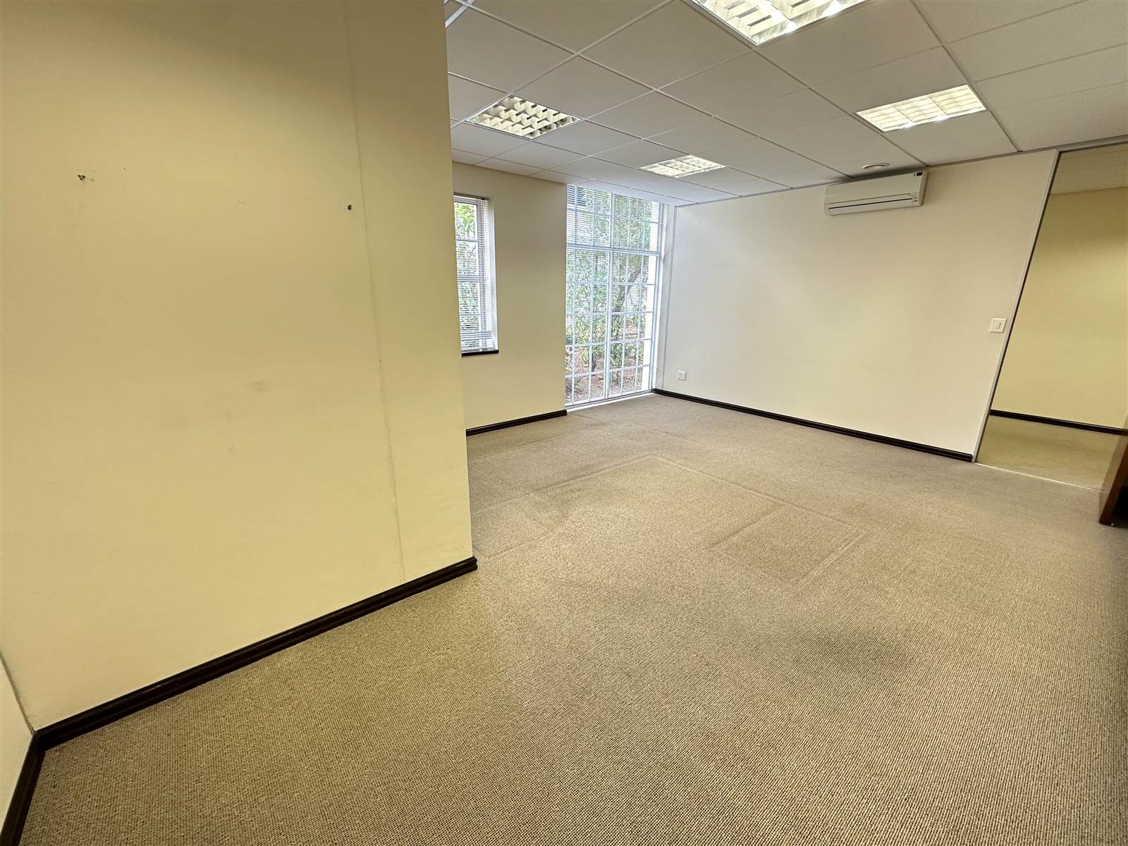 142  m² Commercial space in Tyger Valley photo number 13