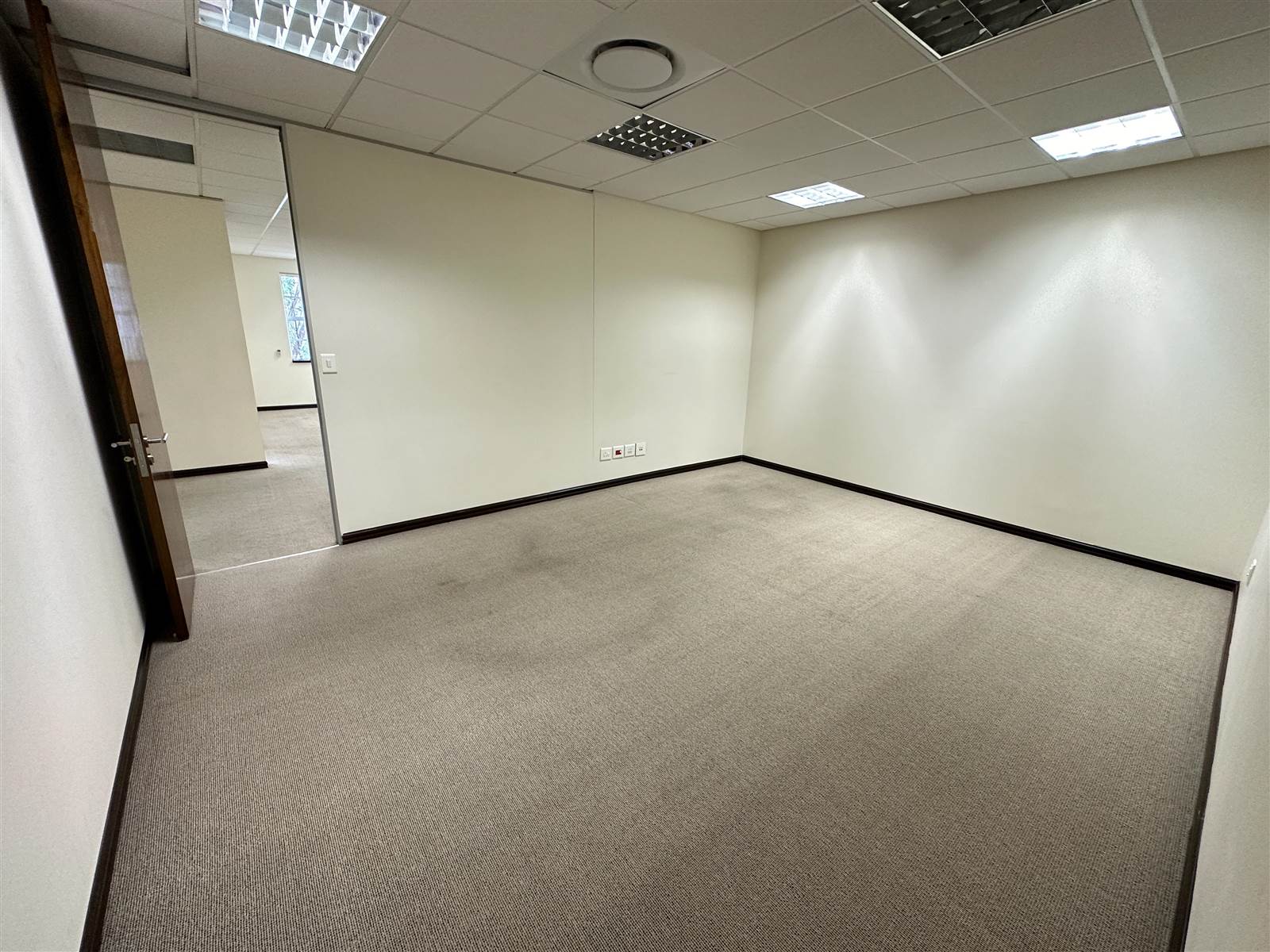 142  m² Commercial space in Tyger Valley photo number 5