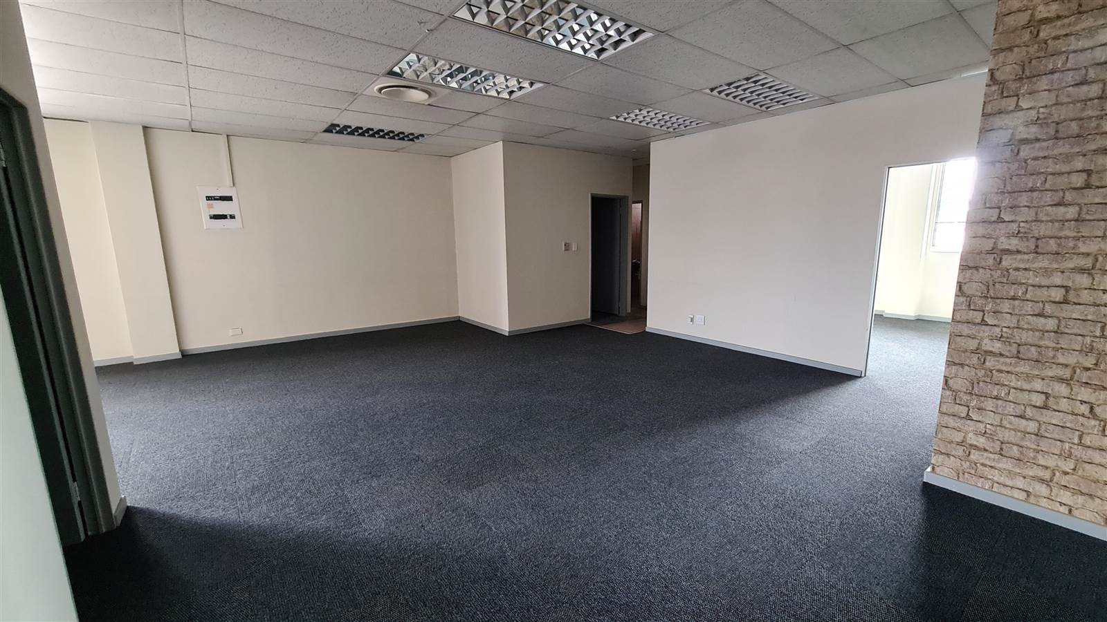 150  m² Commercial space in Montague Gardens photo number 4