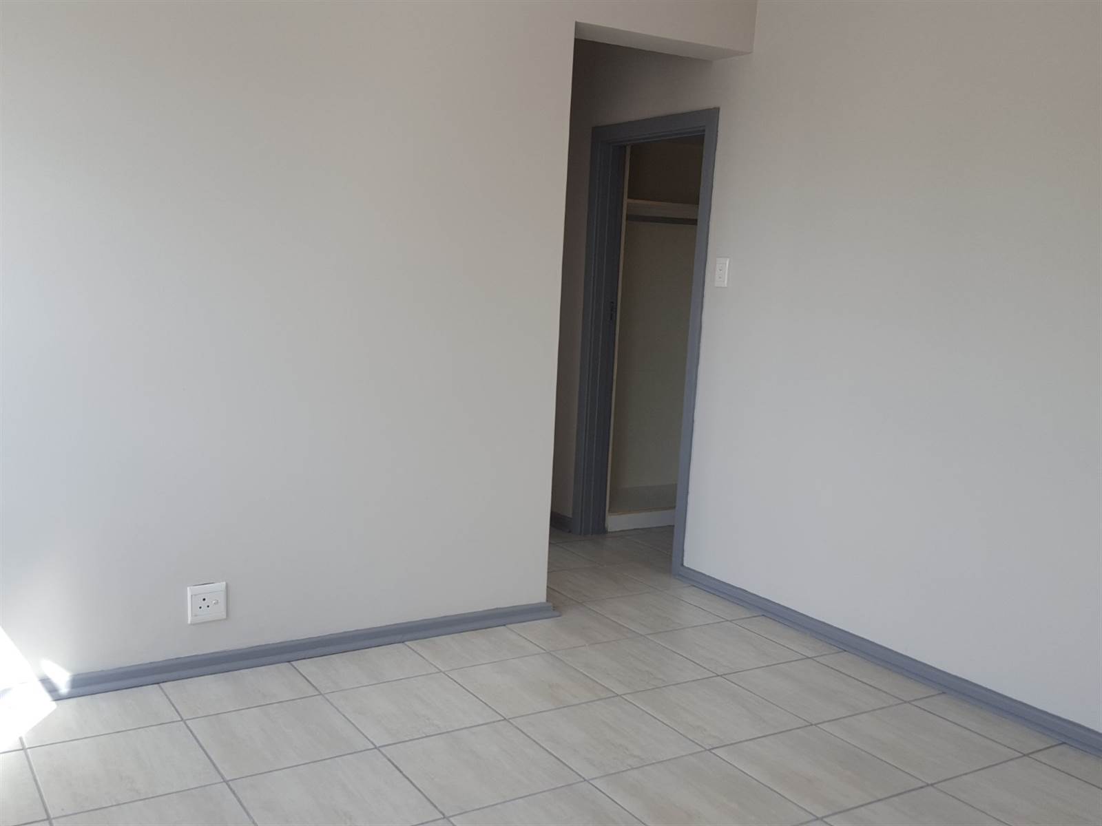 1 Bed Apartment in Mossel Bay Central photo number 4