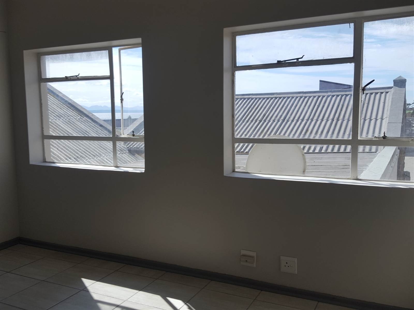 1 Bed Apartment in Mossel Bay Central photo number 3