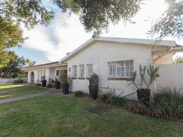 4 Bedroom House 4 Bedroom House