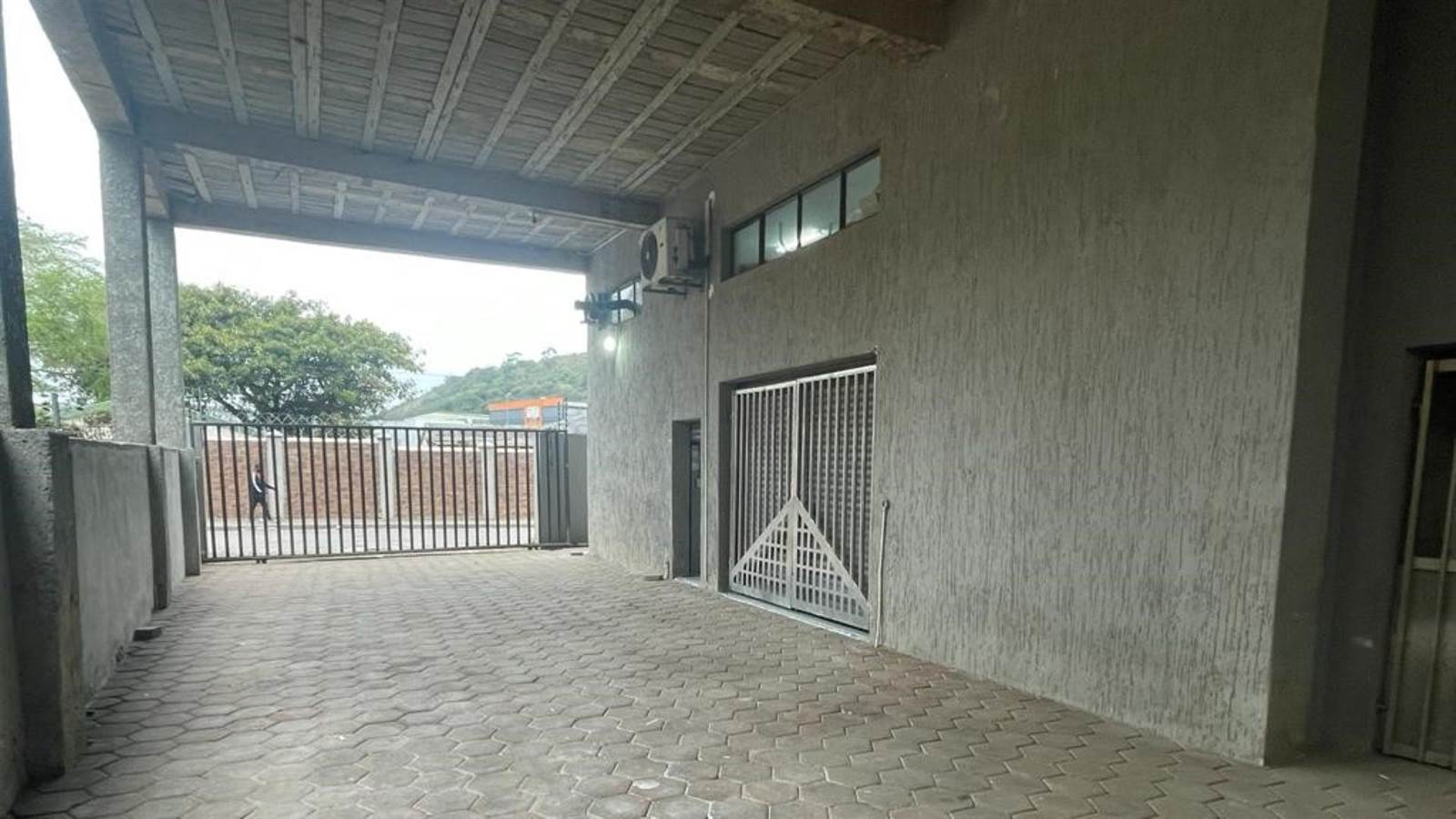 230  m² Commercial space in Umgeni Park photo number 5